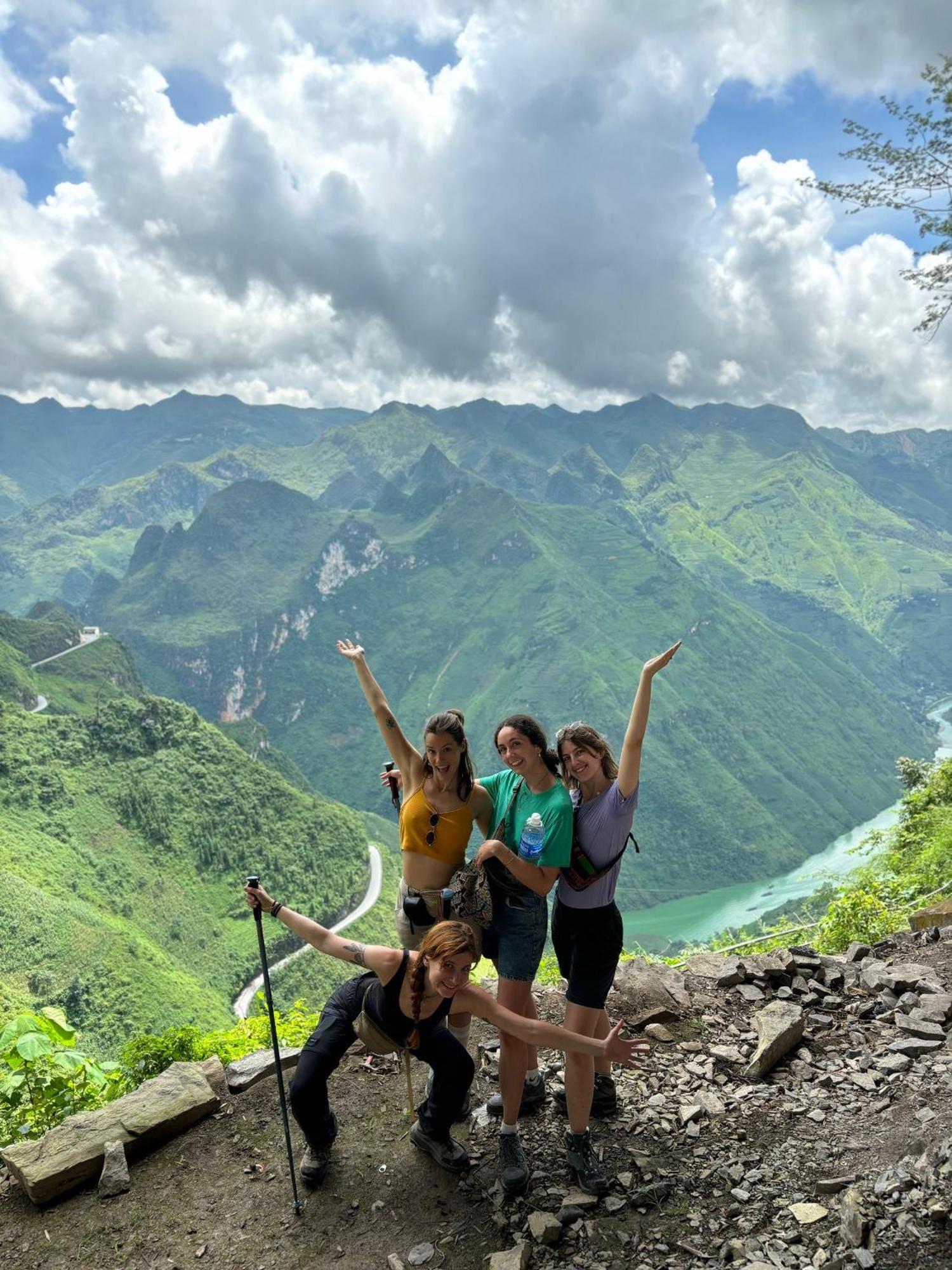 Lila Inn & Motorbike Tours Ha Giang Exteriör bild