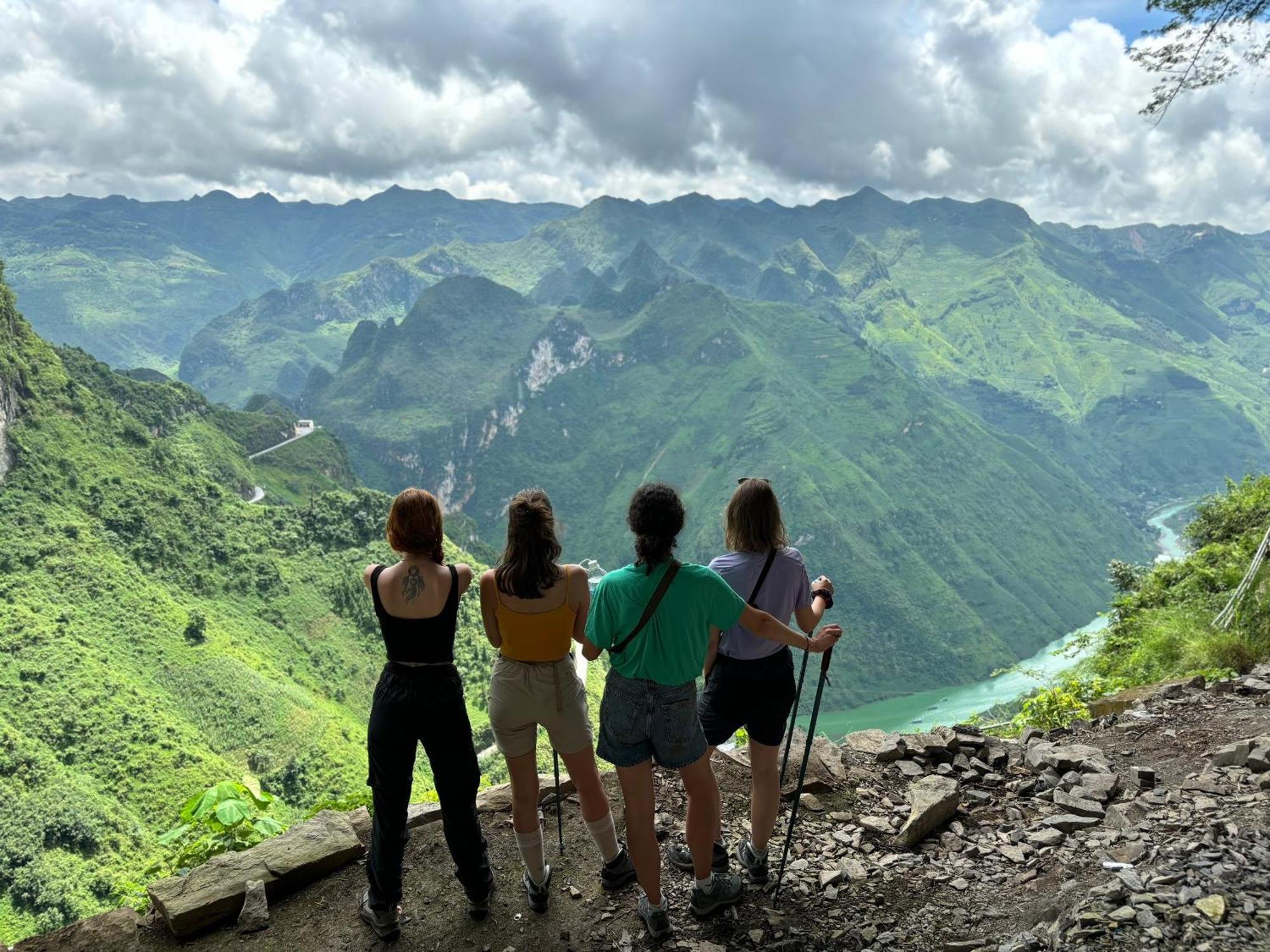 Lila Inn & Motorbike Tours Ha Giang Exteriör bild